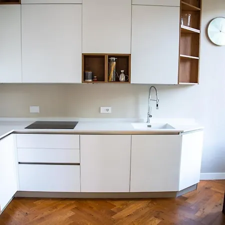 Newly Restored, Historic & Bright Apartment,3 Bed *