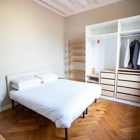 아파트 Newly Restored, Historic & Bright Apartment,3 Bed *