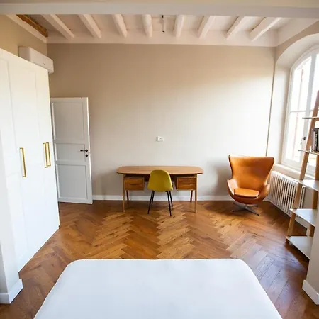 Newly Restored, Historic & Bright Apartment,3 Bed 아파트 *