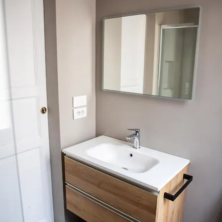 Newly Restored, Historic & Bright Apartment,3 Bed 피렌체
