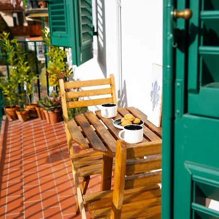 Newly Restored, Historic & Bright Apartment,3 Bed 아파트 *