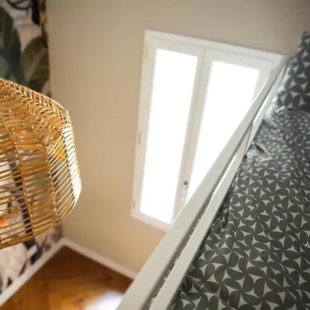 아파트 Newly Restored, Historic & Bright Apartment,3 Bed *