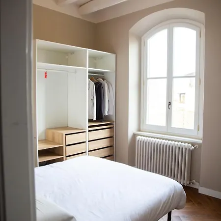 Newly Restored, Historic & Bright Apartment,3 Bed 아파트 *