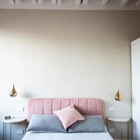 Newly Restored, Historic & Bright Apartment,3 Bed