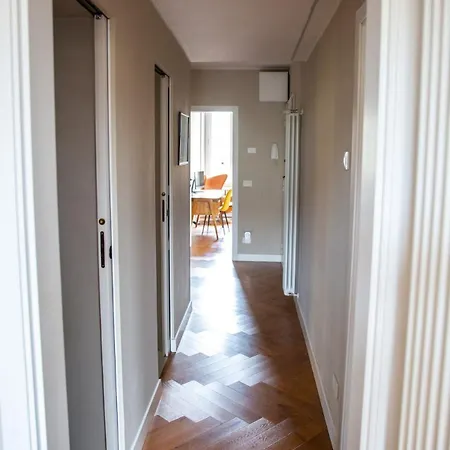 Newly Restored, Historic & Bright Apartment,3 Bed